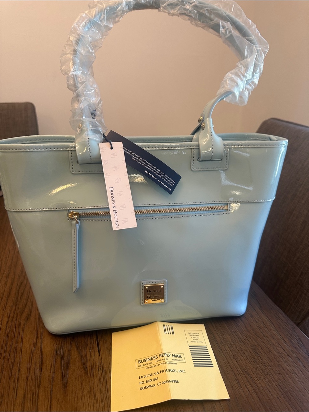 Dooney & Bourke NWT Beacon Patent leather tote, with Dusty registration card - Picture 3 of 15